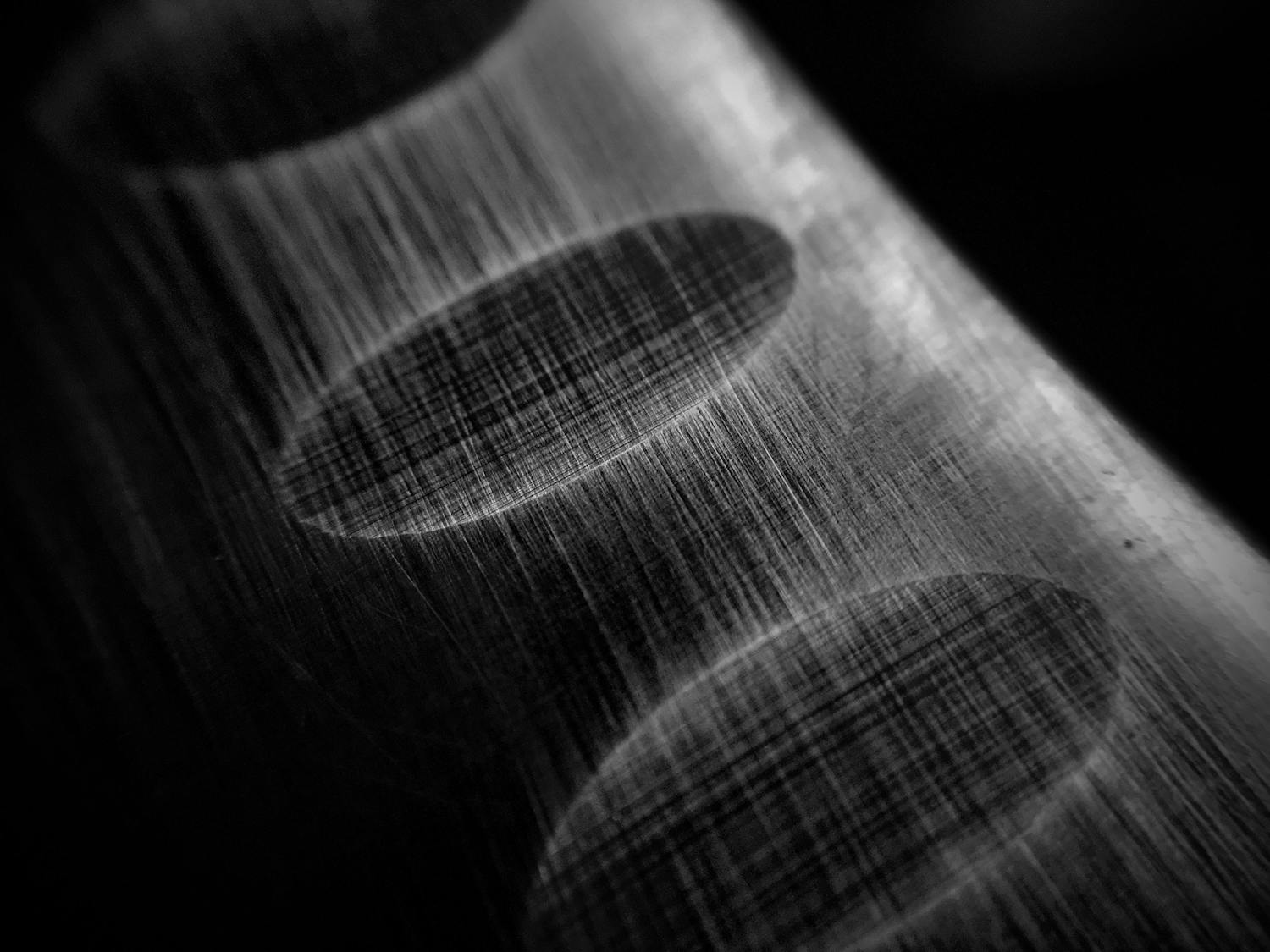 en kniv fotografert på kloss hold med makroobjektiv.